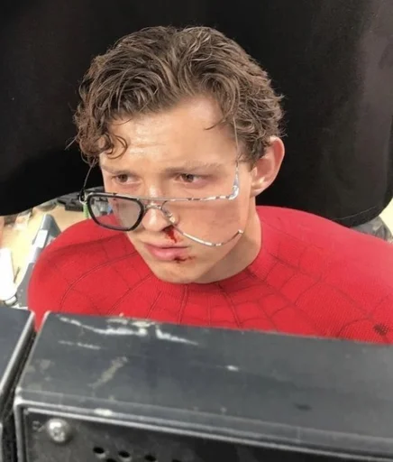 😎 Стикер «Tom Holland» для Telegram