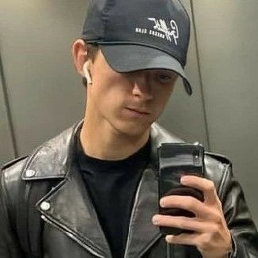 ☺️ Стикер «Tom Holland» для Telegram