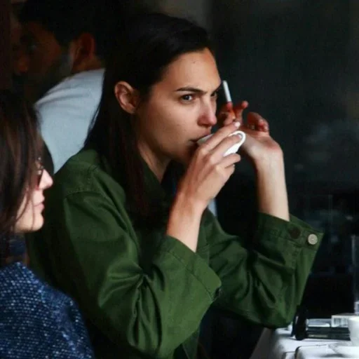 🤔 Стикер «Gal Gadot» для Telegram