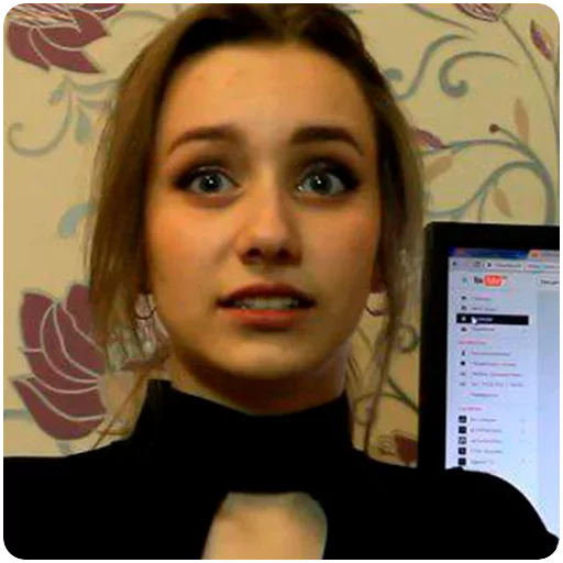 😦 Стикер «Russian girl» для Telegram