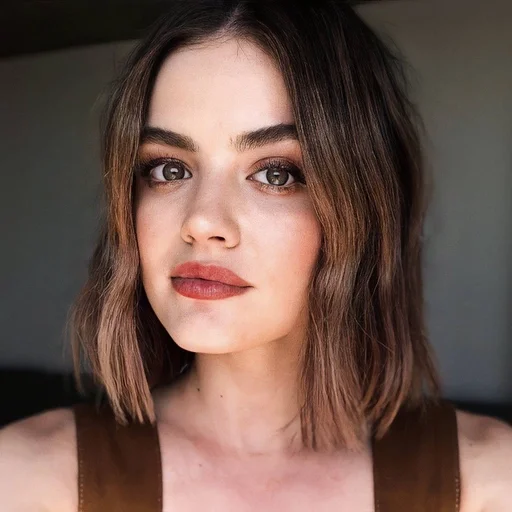 🌷 Стикер «Lucy Hale» для Telegram