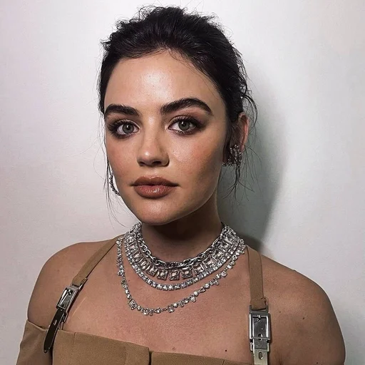 🌷 Стикер «Lucy Hale» для Telegram