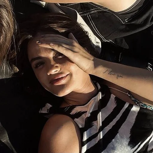 Стикерпак Lucy Hale для Telegram