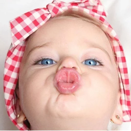 😚 Стикер «S̃̾À́Ñ̾D̃̾Ỹ̾» для Telegram