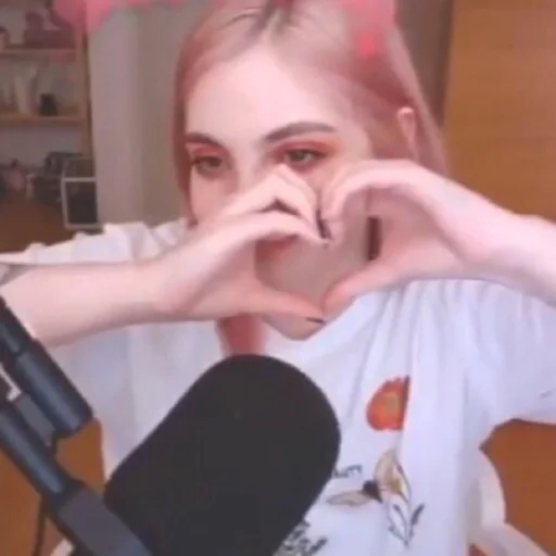 💗 Стикер «дашка каплан» для Telegram