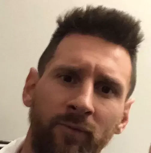 😧 Стикер «футбольчик» для Telegram