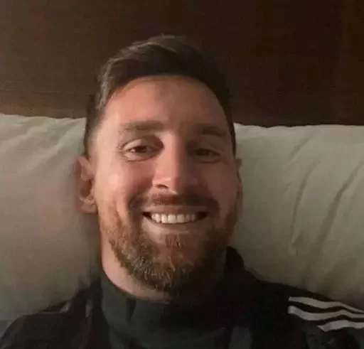😁 Стикер «футбольчик» для Telegram
