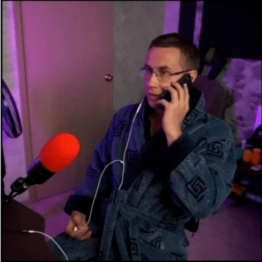 🤙 Стикер «что-то между 89 и фрик» для Telegram