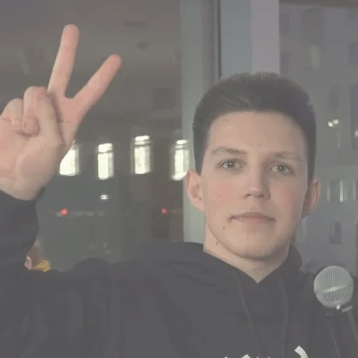 ✌ Стикер «что-то между 89 и фрик» для Telegram