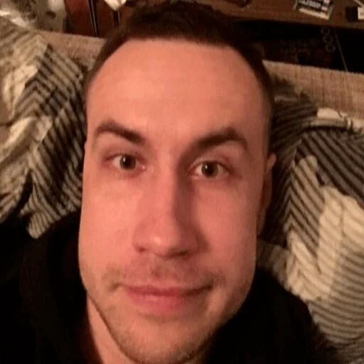 😊 Стикер «что-то между 89 и фрик» для Telegram