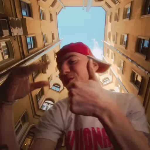 🤏 Стикер «friendlythug» для Telegram