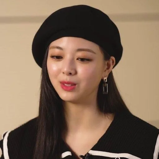 🍓 Стикер «Yuna Itzy» для Telegram