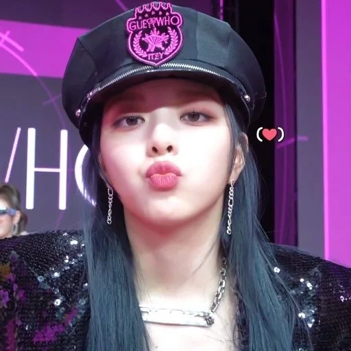 🍓 Стикер «Yuna Itzy» для Telegram