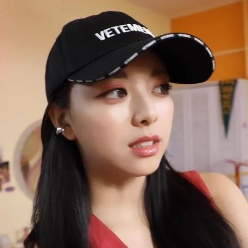 🍓 Стикер «Yuna Itzy» для Telegram