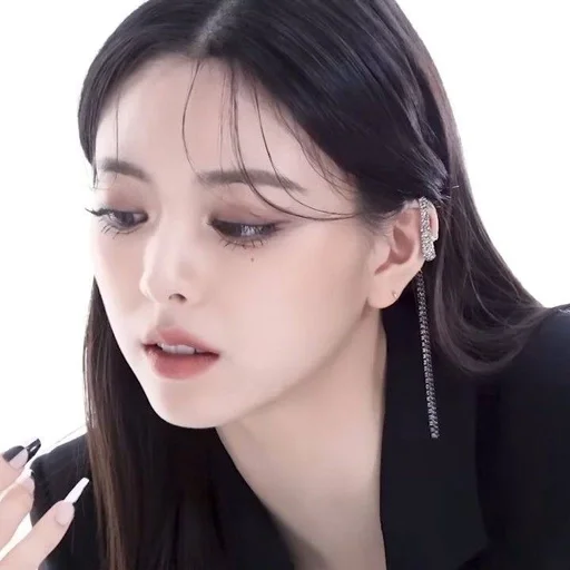 🍓 Стикер «Yuna Itzy» для Telegram