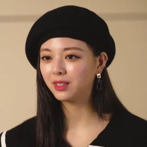 🍓 Стикер «Yuna Itzy» для Telegram