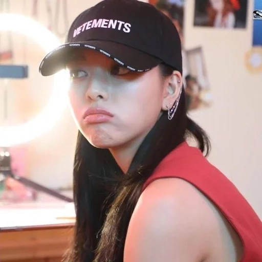 🍓 Стикер «Yuna Itzy» для Telegram