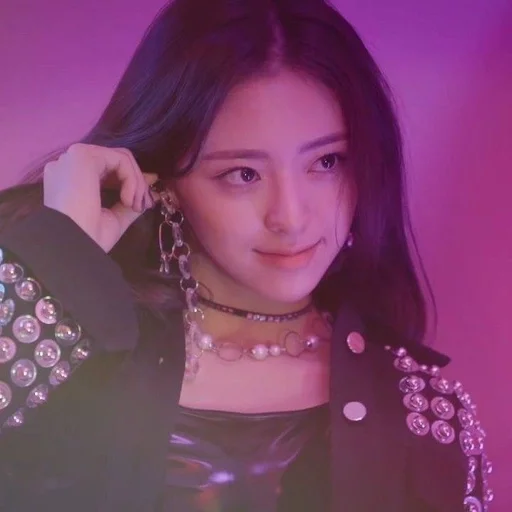 🍓 Стикер «Yuna Itzy» для Telegram