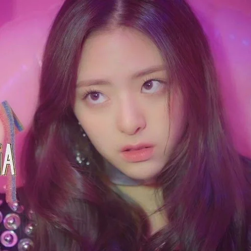 🍓 Стикер «Yuna Itzy» для Telegram