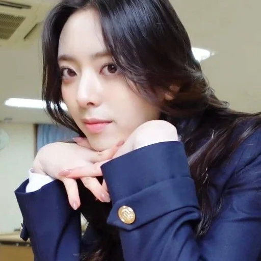 🍓 Стикер «Yuna Itzy» для Telegram