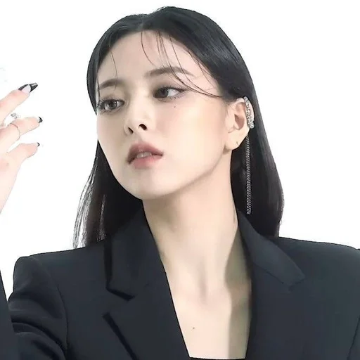 🍓 Стикер «Yuna Itzy» для Telegram