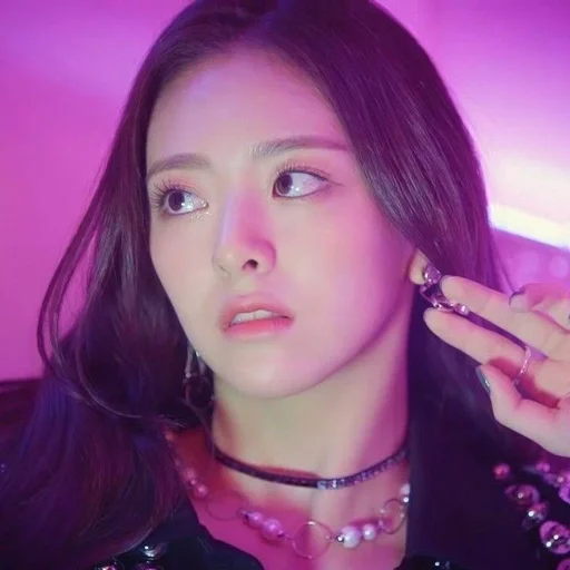 🍓 Стикер «Yuna Itzy» для Telegram