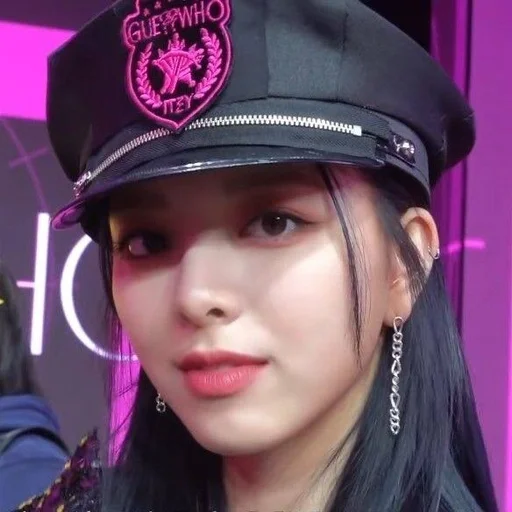🍓 Стикер «Yuna Itzy» для Telegram