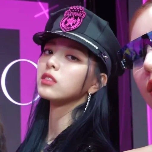 🍓 Стикер «Yuna Itzy» для Telegram