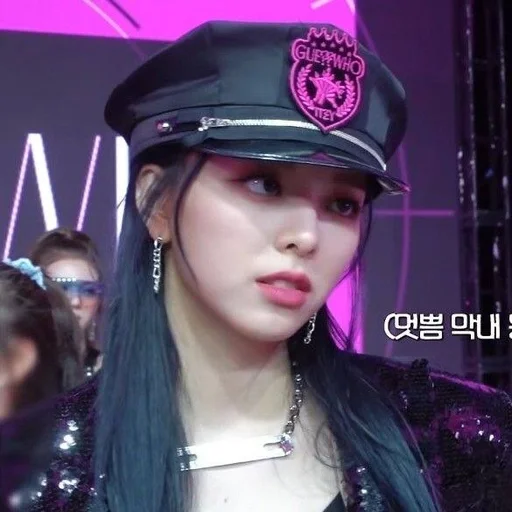 🍓 Стикер «Yuna Itzy» для Telegram