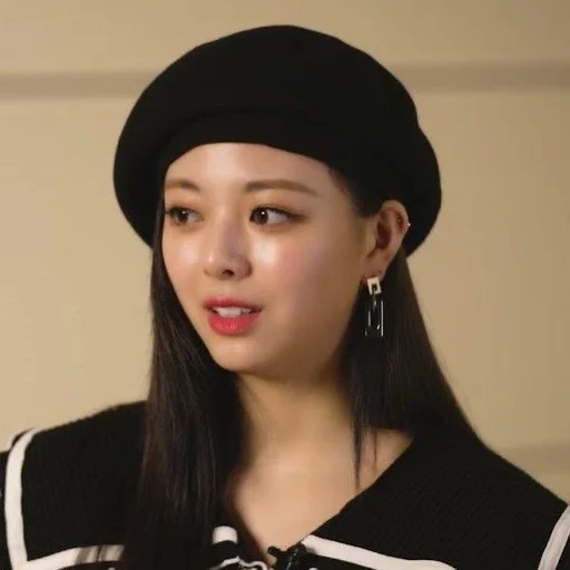🍓 Стикер «Yuna Itzy» для Telegram