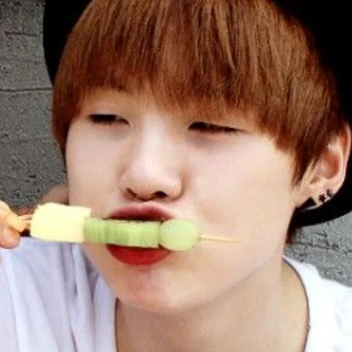 🍢 Стикер «сонин протухший чай (bts)» для Telegram