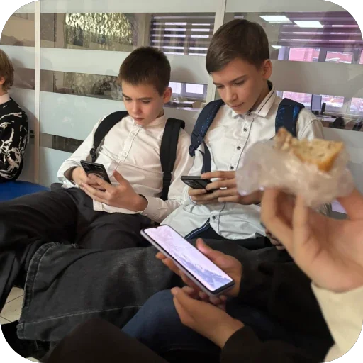 🫥 Стикер «фулл хаус» для Telegram