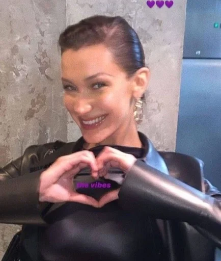 🫶 Стикер «Bella Hadid» для Telegram