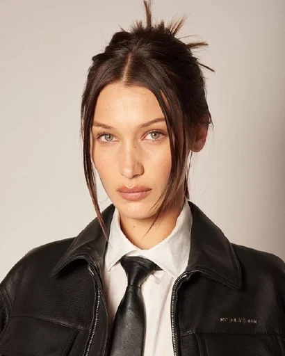 😼 Стикер «Bella Hadid» для Telegram