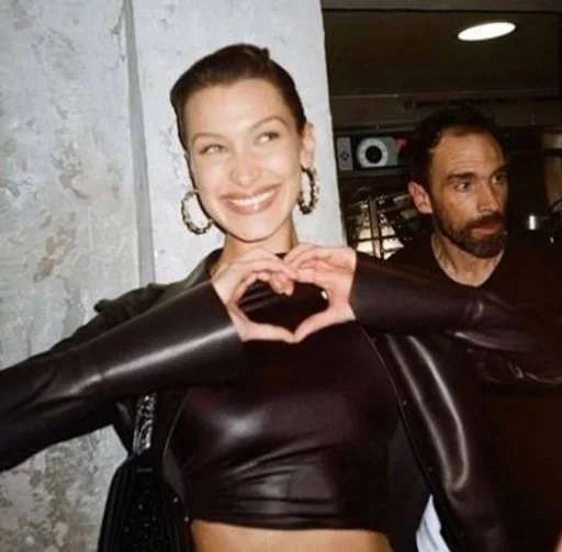 🫶 Стикер «Bella Hadid» для Telegram