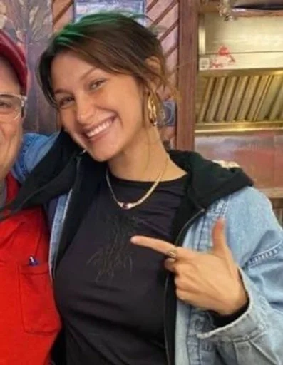 😃 Стикер «Bella Hadid» для Telegram