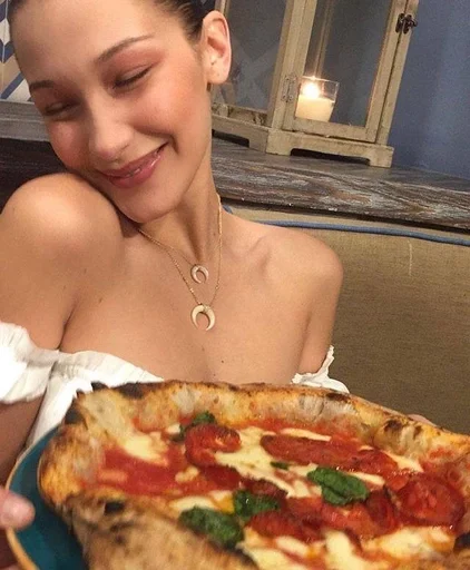 🍕 Стикер «Bella Hadid» для Telegram