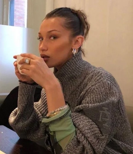 ☕️ Стикер «Bella Hadid» для Telegram