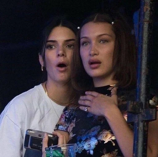 😨 Стикер «Bella Hadid» для Telegram