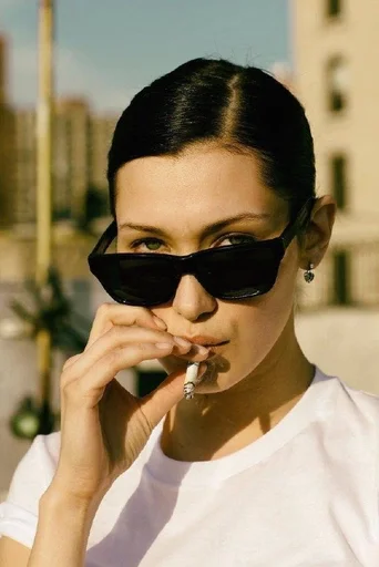 🚬 Стикер «Bella Hadid» для Telegram