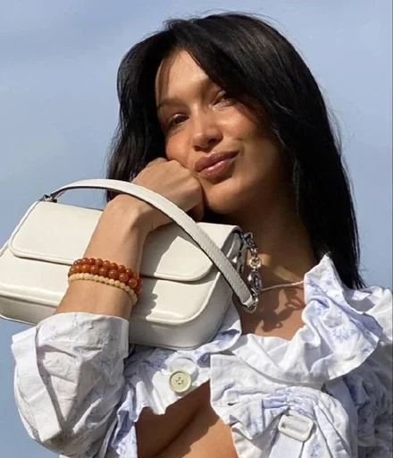 👛 Стикер «Bella Hadid» для Telegram