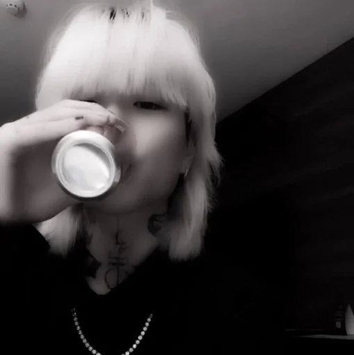 🚬 Стикер «𝑨𝑺𝑯 𝑰𝑺𝑳𝑨𝑵𝑫» для Telegram