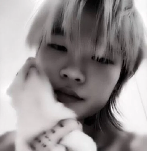🚬 Стикер «𝑨𝑺𝑯 𝑰𝑺𝑳𝑨𝑵𝑫» для Telegram
