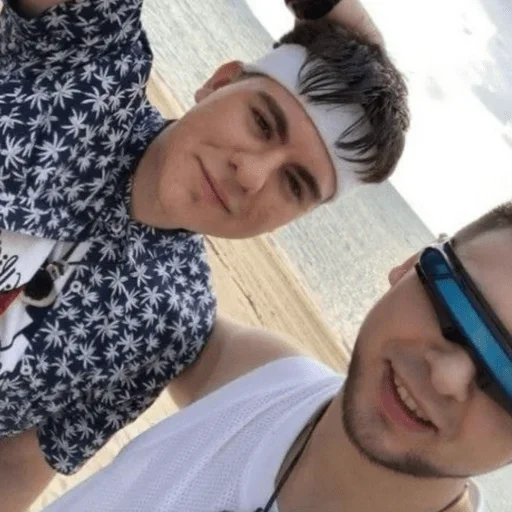 🌴 Стикер «Gayazovs Brothers» для Telegram