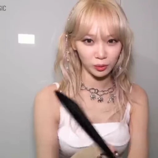 ➖ Стикер «girl korean» для Telegram