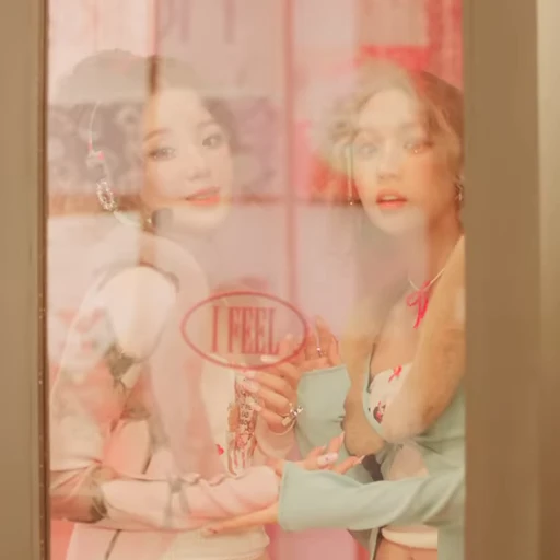 💜 Стикер «(G)I-DLE Queencard» для Telegram