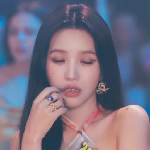 💜 Стикер «(G)I-DLE Queencard» для Telegram