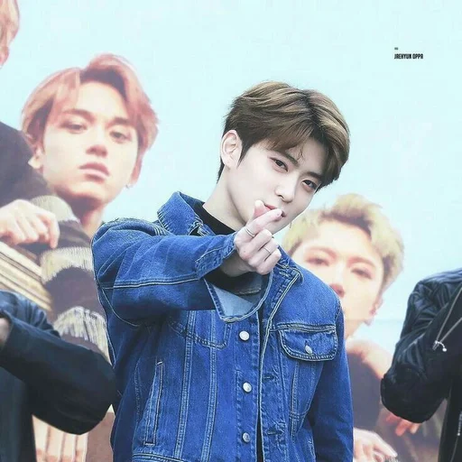 🔐 Стикер «JAEHYUN and giovano» для Telegram