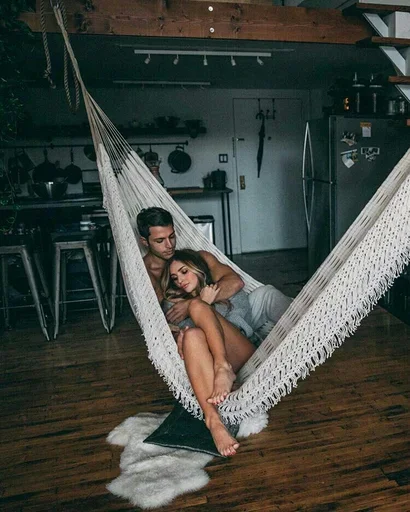 😔 Стикер «Girls Hot stories part 1» для Telegram