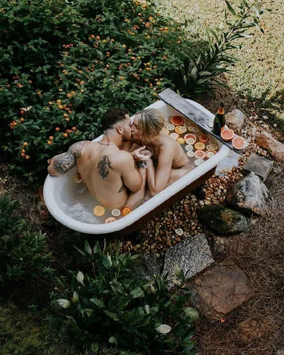 💦 Стикер «Girls Hot stories part 1» для Telegram